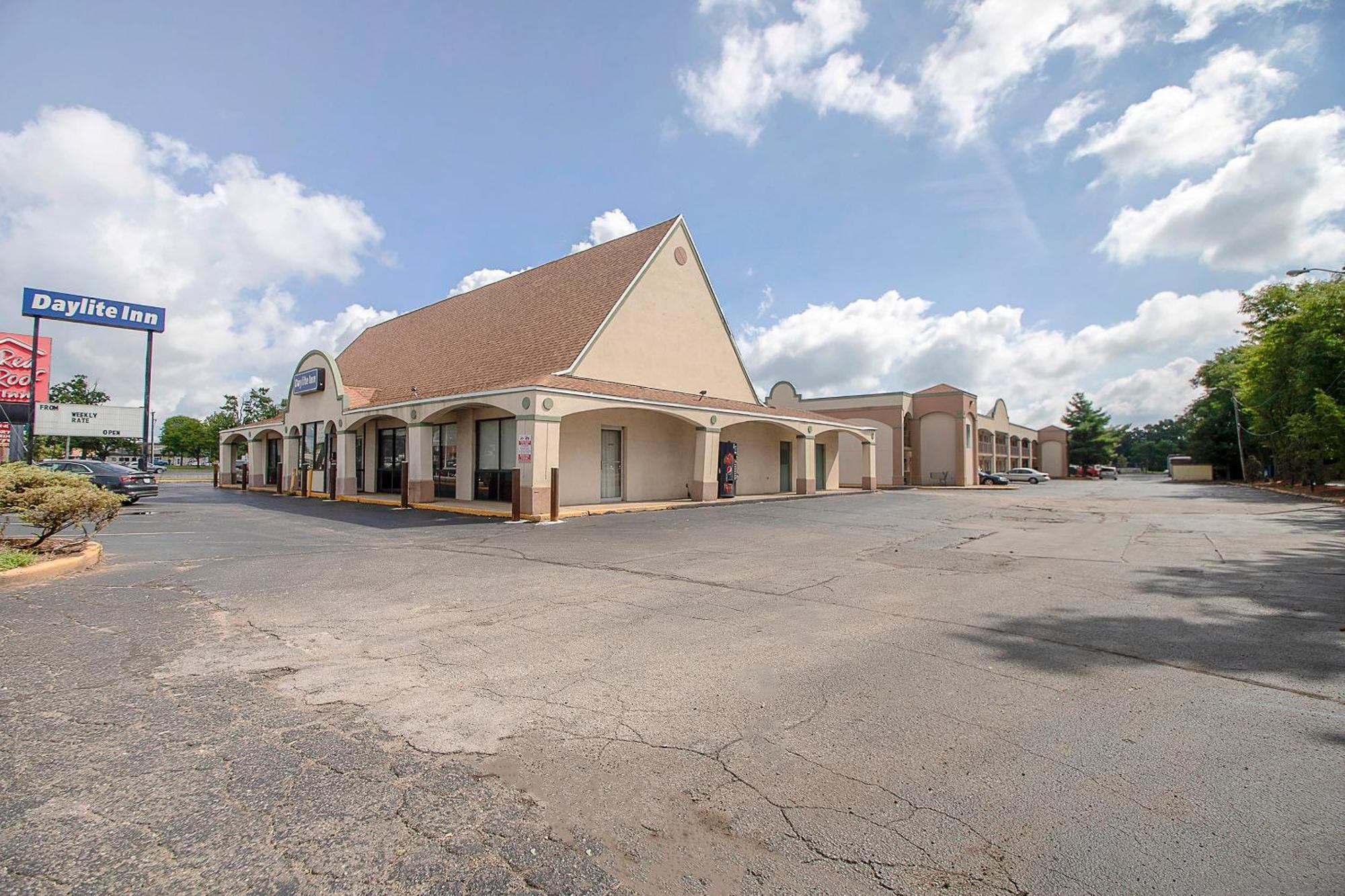 Hotel O Daylight Inn Elkhart I-90, In Экстерьер фото